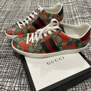 **SOLD** Authentic Gucci Sneakers 38
